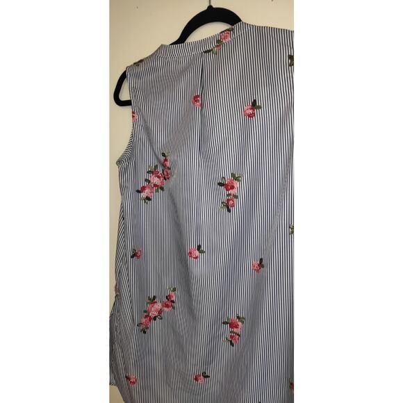 Mystree Top Shirt Womens Small Blue White Pinstripe Embroidered Flowers Nautical - Picture 2 of 14